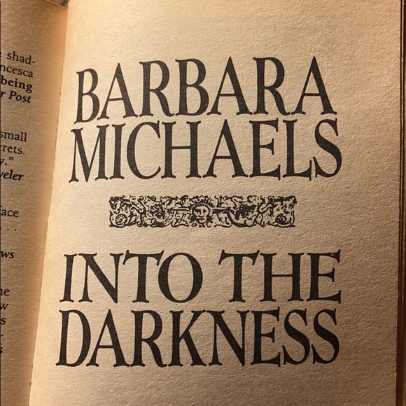 Mystery books vanishing act/into the darkness - Picture 6 of 8